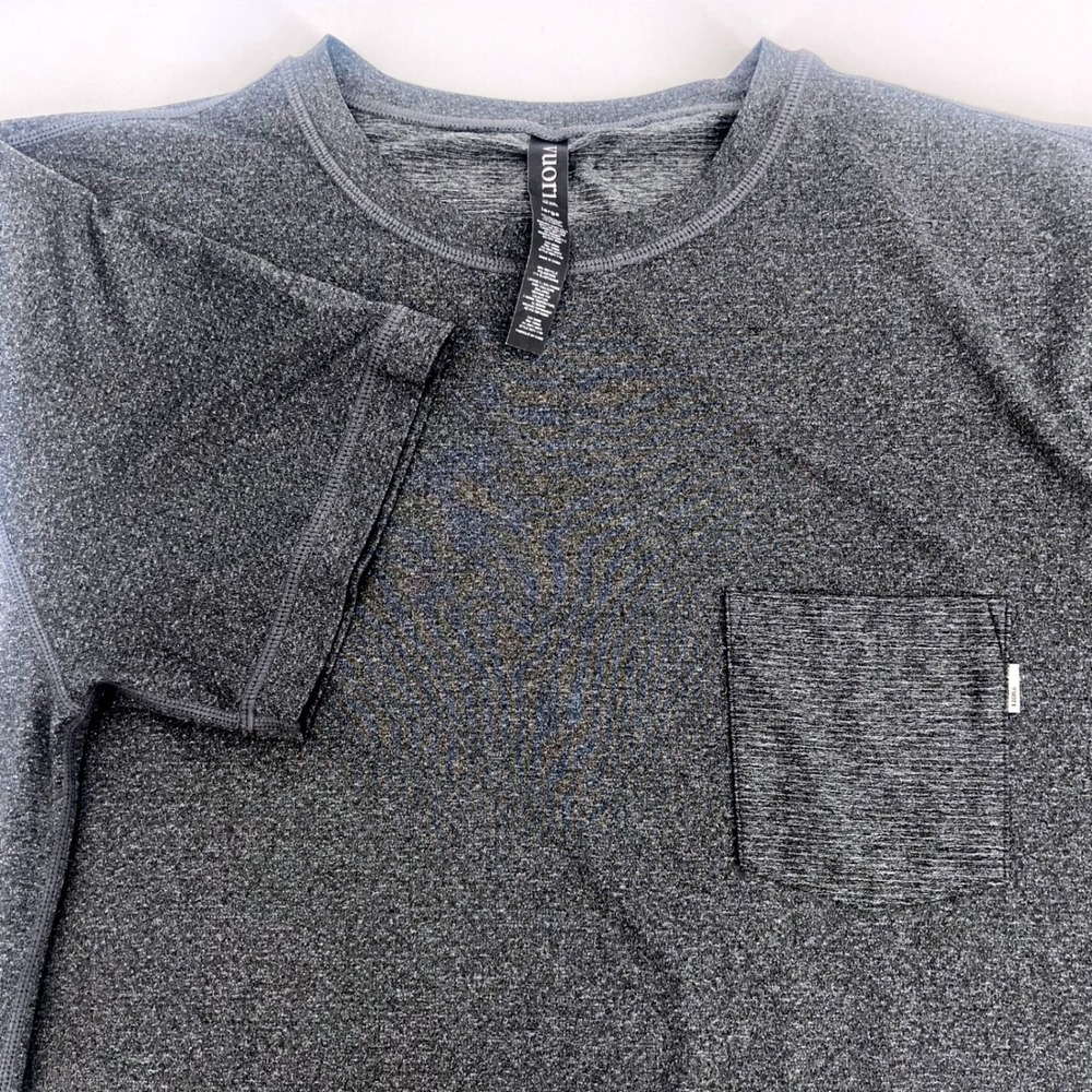 Vuori Tradewind Performance T-Shirt With Pocket Large Charcoal Heather Grey V109